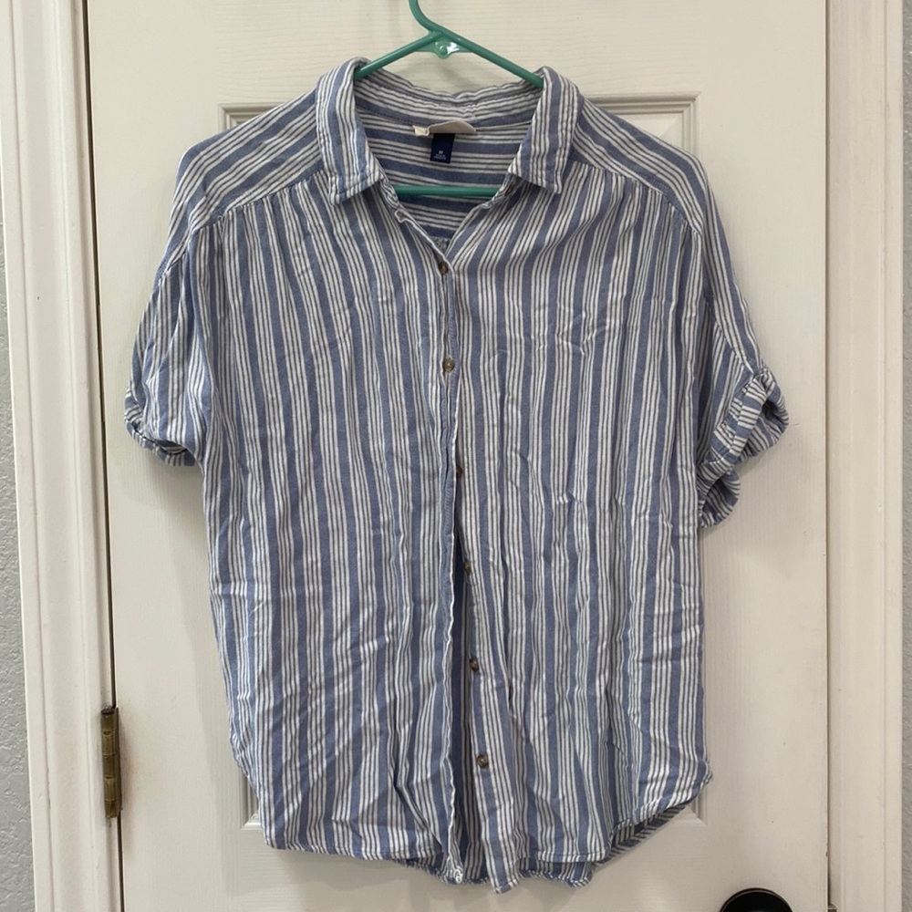Universal Thread medium button up blouse.